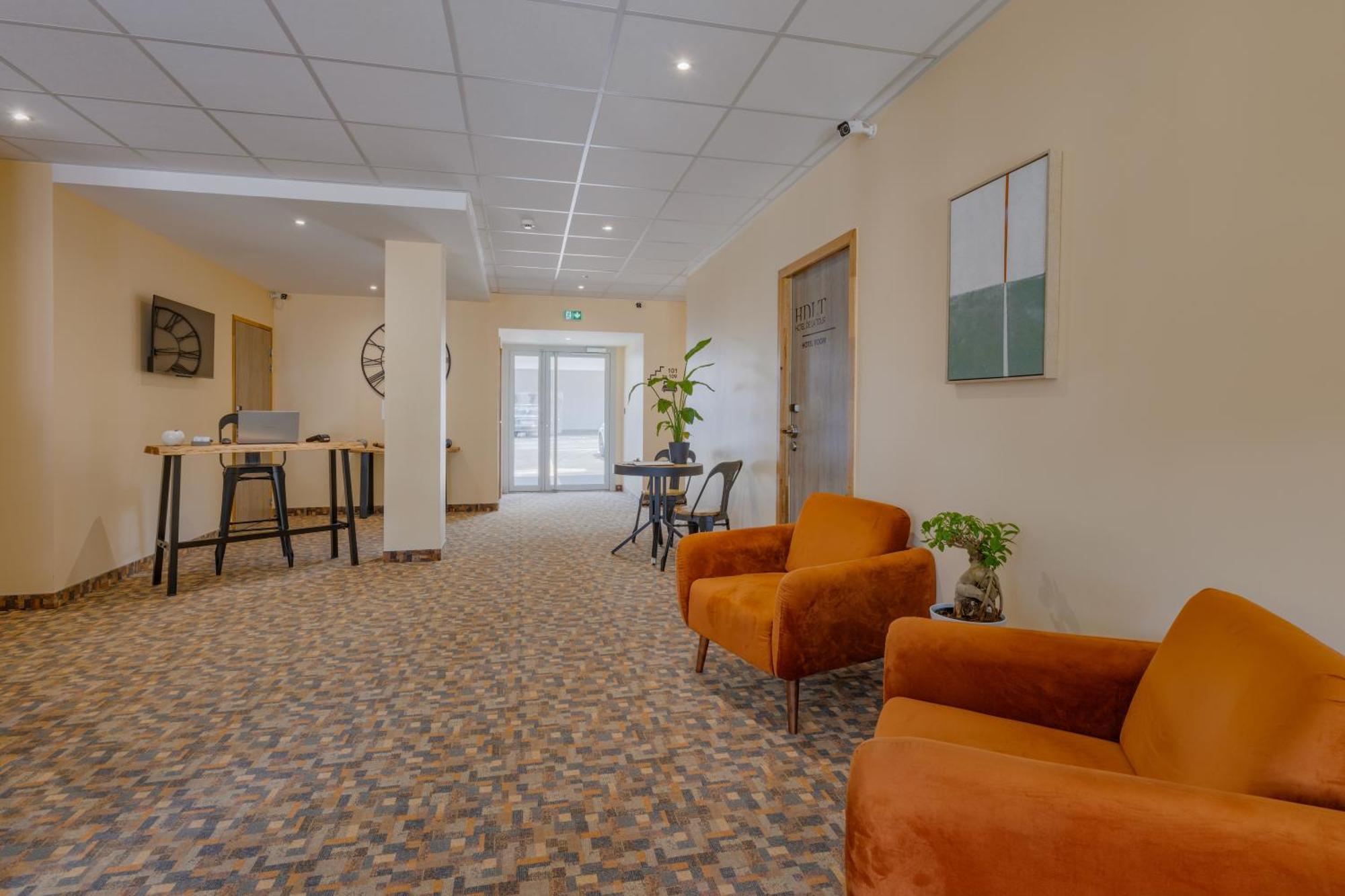 Hotel De La Tour Bagian luar foto